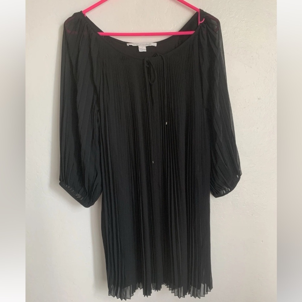 Diane Von Furstenberg Black Pleated dress size 6